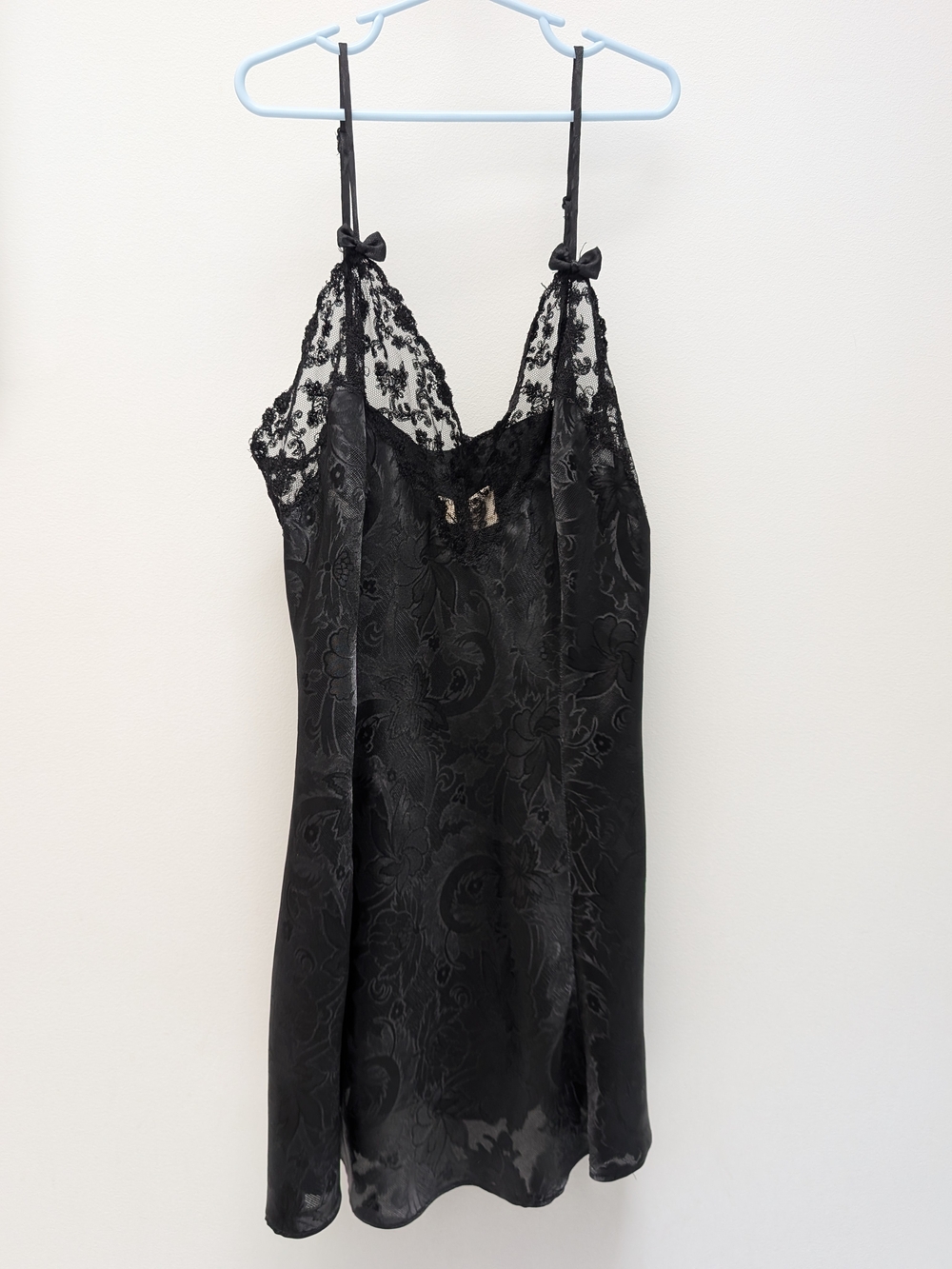 ✨ Vintage Victoria's Secret Black Floral Jacquard Slip Dress ✨ 90s gold script
